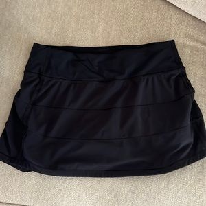 Lululemon black pleated skirt